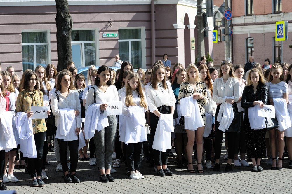 Могилевский колледж. Могилевский государственный медицинский колледж, корпус. С 1 сентября мед колледж. 1 Сентября в колледже. Образы к 1 сентября колледж медицинский.